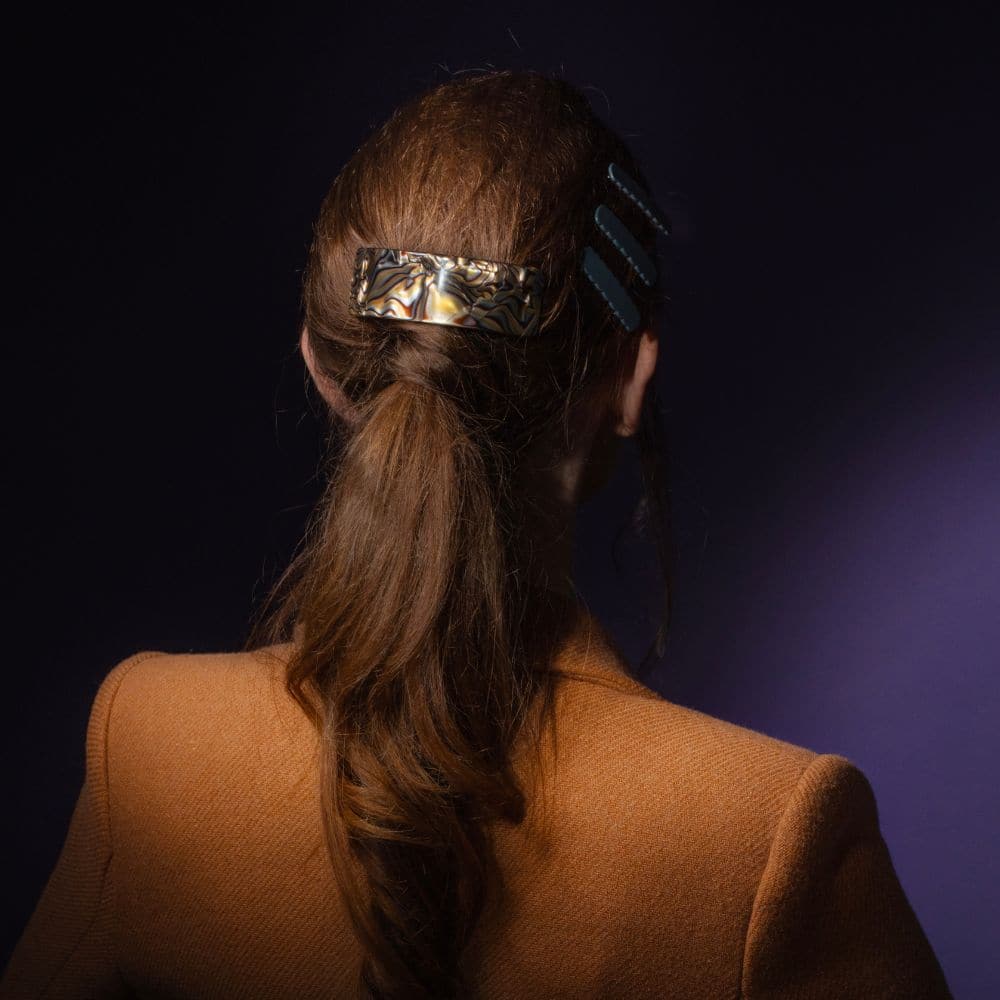 wide arched barrette onyx tegen accessories