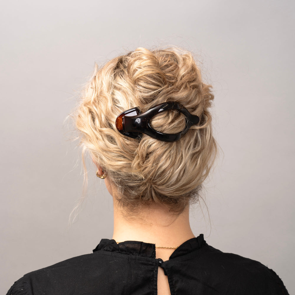 Large Oval Pelican Hair Claw Clip at Tegen Accessories